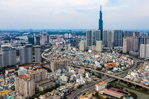 　　胡志明市是一個特殊城市，是南部重點經濟區乃至全國的 經濟機火車頭。