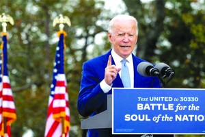 美總統候選人拜登在發表。