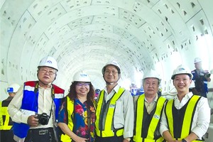 文學藝術藝人參觀本市重點工程