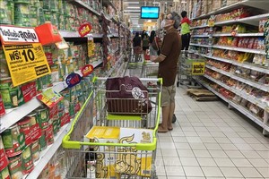 泰國民眾在超市購物。