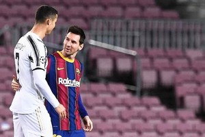 Ｃ羅（左）與梅西。