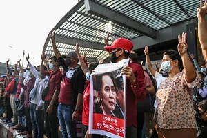 緬甸民眾示威反對關押昂山素姬。