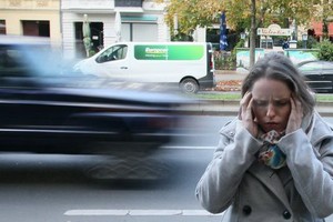 交通噪音讓人難受。