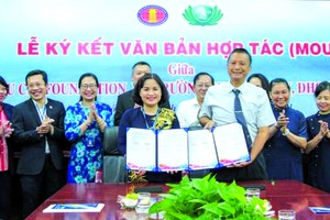 市人文社科大學昨(12)日上午在該大學會議室與台灣佛教慈濟基金會簽署合作備忘錄。