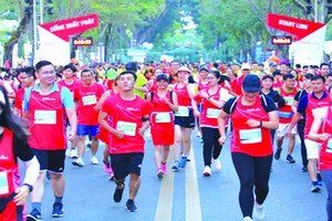 逾 1. 3 萬人參加國際馬拉松賽