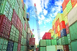 今季香港所有主要行業的出口全面告升，當中以珠寶(42.2)及玩具(44.7)反彈幅度最為強勁，分別上升9.2及8.8點。