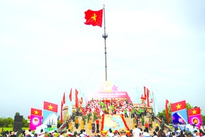 廣治省舉行“山河統一”升旗儀式。