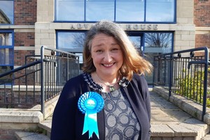 保守黨候選人莫提默(Jill Mortimer)