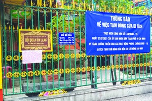 溫陵會館懸掛暫停活動防疫的通告。