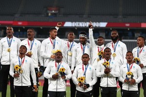 東京奧運會７人制橄欖球男子決賽，斐濟隊27-12擊敗新西蘭隊贏得了金牌。