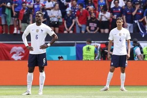 柏格巴（左）與瓦拉內