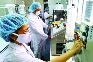 慶和省芽莊市醫療生物品與疫苗院正在研製 Covivac 疫苗。