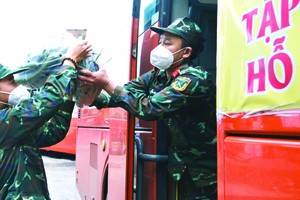 林同省人委會昨(10)日與芳莊集團繼續捐贈本市近300噸蔬菜。