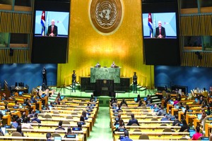 古巴國家主席迪亞斯-卡內爾在聯大會發言。