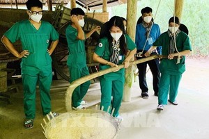 防疫一線醫護人員參與本市舉辦的尋根之旅行程。