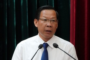 黨中央委員、市委常務副書記、市人委會主席、第十五屆市國會代表團長潘文邁