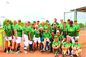 美國科羅拉多州多名婦女組成號稱“全美最老的壘球隊”，成員年齡全數超過50歲，更不乏70歲至90歲的隊員。