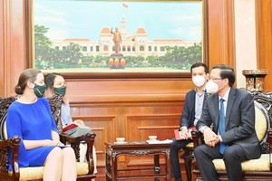 黨中央委員、市委常務副書記、市人委會主席潘文邁日前接見了工作任期屆滿前來辭別的澳大利亞駐胡志明市總領事朱莉安‧考利女士。