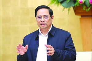 政府總理范明政在會議上發表指導意見。