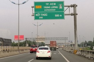 本市-忠良高速公路完成修補後有助車輛順暢流通。