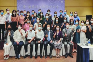 駐胡志明市台北經濟文化辦事處副處長曾曉峯、胡志明市台灣學校校長江春仁等代表、老師、台商應邀出席。