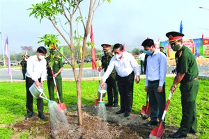 宣教部長出席緬懷英雄烈士儀式