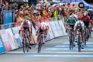 Philipsen (trái) đã giành chiến thắng sau khi Ewan (thứ 2 từ trái sang) bị loại