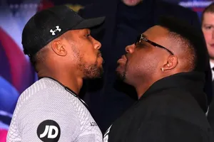 AJ đối mặt với Miller ở London