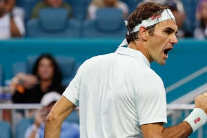 Federer ngược dòng thành công