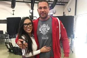 Jennifer Ravalo và Kubrat Pulev tưởng như là bạn bè, nhưng... không phải