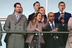 Andy Murray (trái) cùng cô vợ Kim Sears trong một sự kiện công chúng gần đây