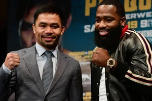 Adrien Broner (phải) trước trận đấu với Manny Pacquiao