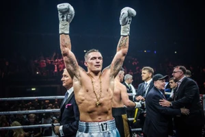 Quyền thủ Ukraine Usyk đã "phi thăng hạng nặng"