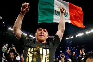 Mạo hiểm phi thăng hạn bán nặng, Canelo muốn làm nên lịch sử cho làng quyền Mexico