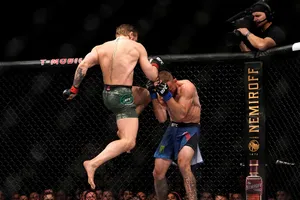 Cerrone ôm đầu chịu trận trước khi gục ngã