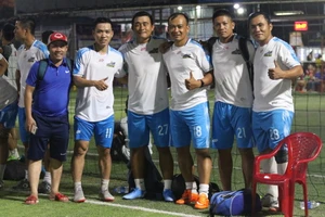 QBV futsal Việt Nam Trần Văn Vũ và Vua phủi Capdevilar (thứ 2 và thứ 3 từ trái sang)