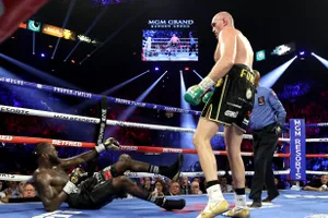 Fury ngạo nghễ trong trận thắng KO kỹ thuật Wilder