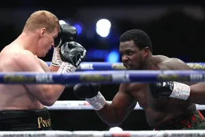 Whyte hoàn toàn chiếm ưu thế trước khi bị Povetkin đấm gục