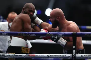 Babic tung quyền trúng mặt Winters