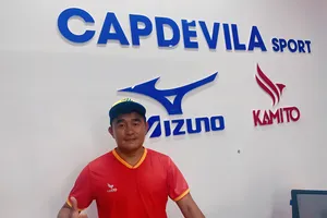 "Vua phủi" Capdevila và Showroom thể thao sắp khai trương của mình