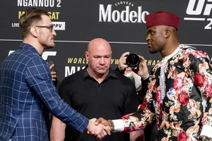 Ngannou mặt đối mặt với Miocic, cả 2 sẽ đấu nhau vào Chủ nhật nàu