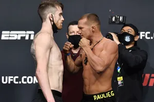 Yan đối mặt với Người cát