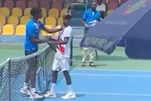 Kouame tát mặt đối thủ (ảnh cắt qua clip)