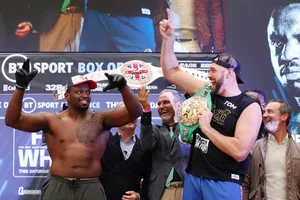 Hai võ sĩ nhảy múa thân thiện