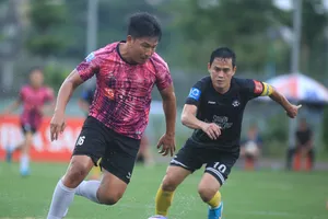 Long củi (trái) lập công "chi chít" cho Đạt Tín ở SPL - S4