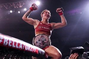 Cyborg bảo vệ đai hạng lông ở sự kiện Bellator 279