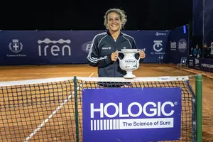 Sherif giành danh hiệu đầu tay