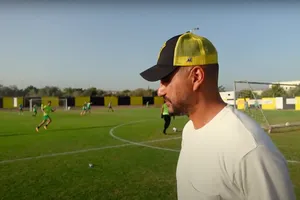 Savin trên sân bóng ở đảo Cyprus