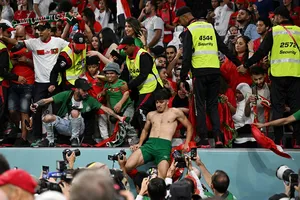 CĐV Morocco trên khán đài trong trận thắng Tây Ban Nha