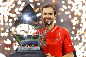 Medvedev và chiếc cúp vô địch Dubai Championships - danh hiệu thứ 3 liên tiếp